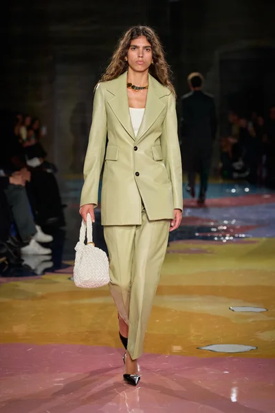 Look 24